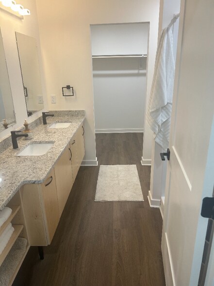 Building Photo - 144 N Coolwell Rd