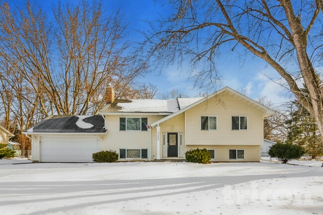Building Photo - 6580 E Fish Lake Rd