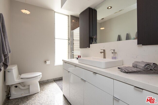 Building Photo - 18065 Coastline Dr