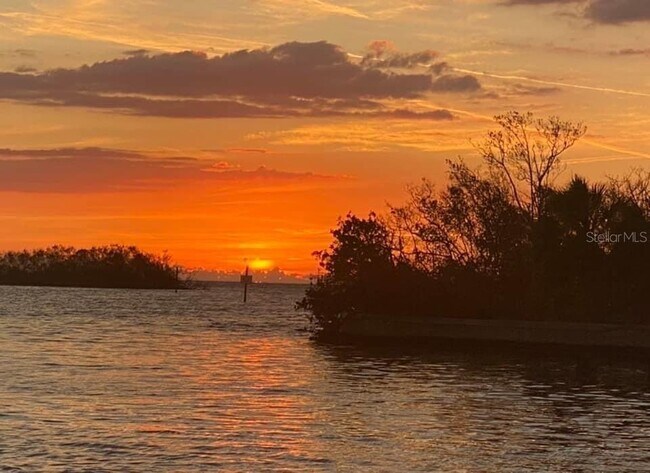 Building Photo - 3280 S Shore Dr