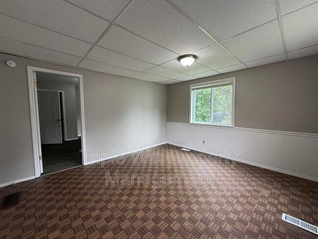 Building Photo - 8126 Albin Ave