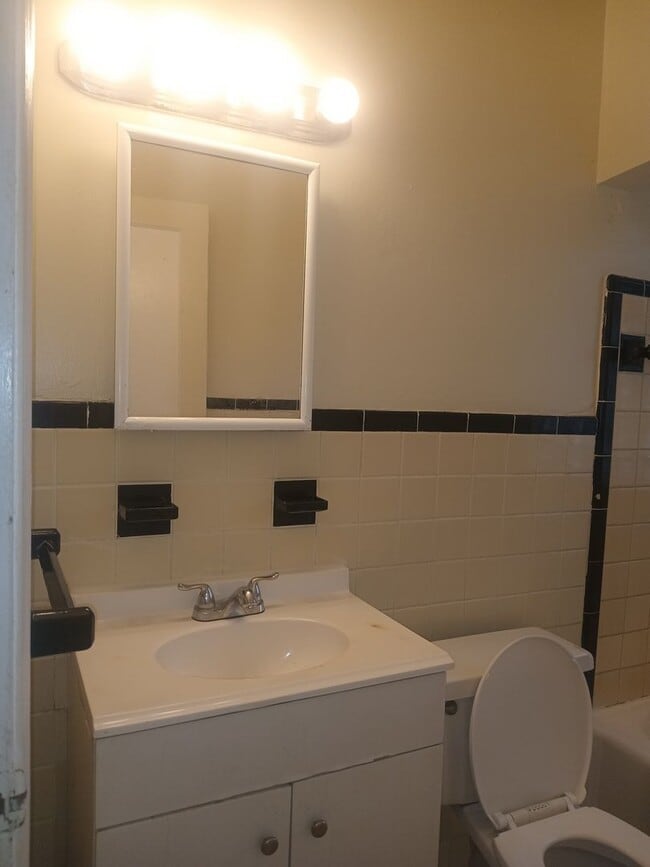 Building Photo - 2 Bedroom Section 8 Home for Lease