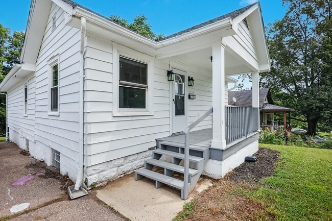 Building Photo - 3728 Standish Ave