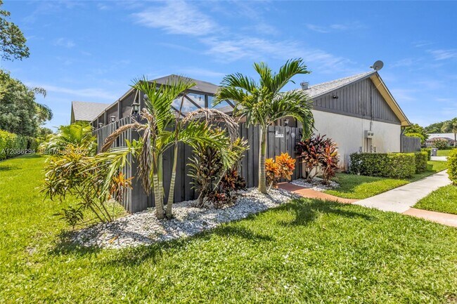 Building Photo - 1050 Summit Trail Cir