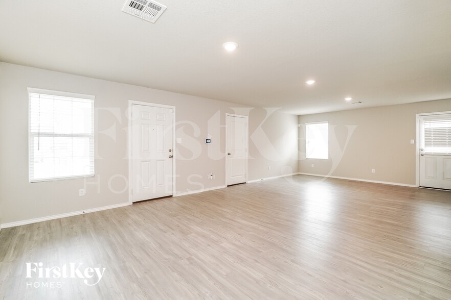 Building Photo - 10786 Prusiner Dr