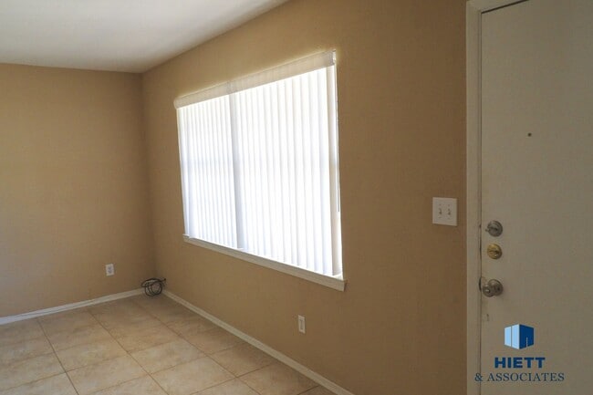 Building Photo - Gorgeous Upper Valley rental home