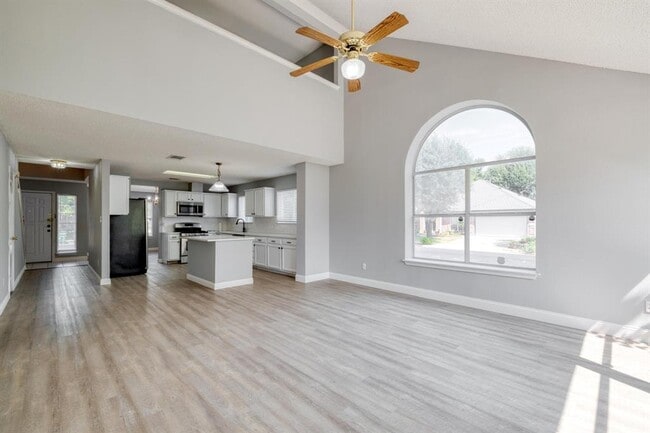 Building Photo - 16205 Glorious Ln