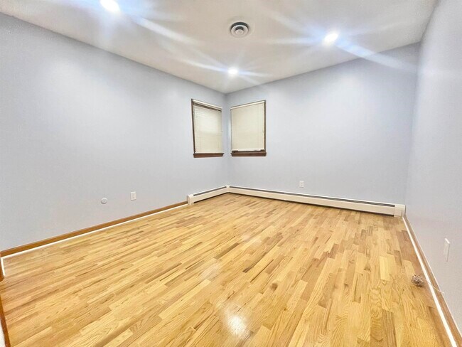 Building Photo - 47 Country Village Ct