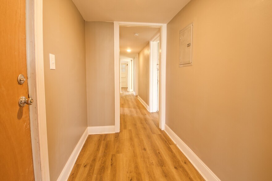 Building Photo - 2417 E 73rd St