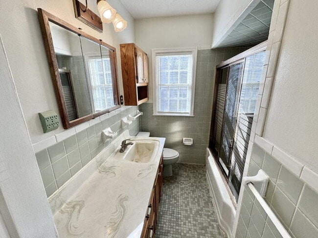 Building Photo - 135 S Greer St