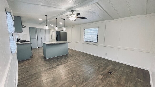 Building Photo - 21615 Erika Ct