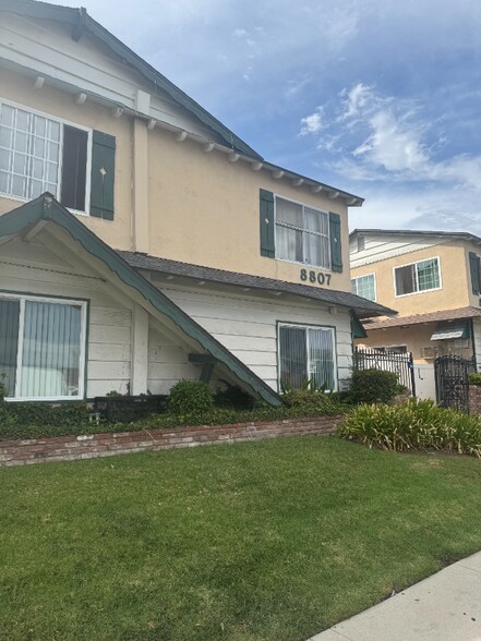 Building Photo - 8807 Owensmouth Ave