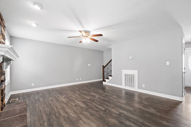 Building Photo - Gorgeous Single-Family with a Large Fenced Backyard!