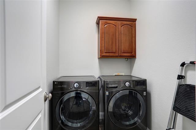 Building Photo - 6010 La Vista Dr