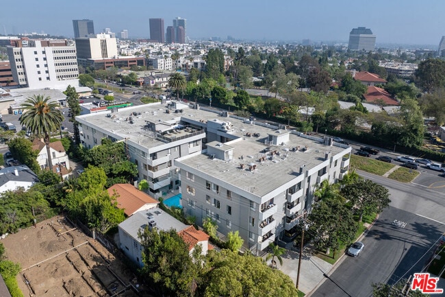 Building Photo - 12115 San Vicente Blvd