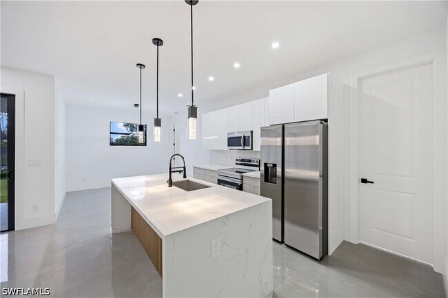 Building Photo - 2916 23rd St W