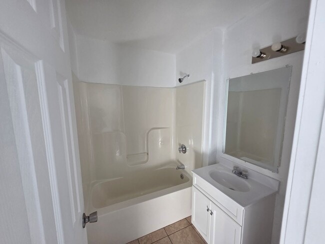 Building Photo - 400 Elliott Ln