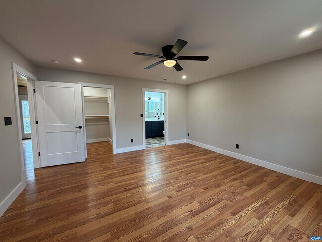 Building Photo - 487 Montreal Ln