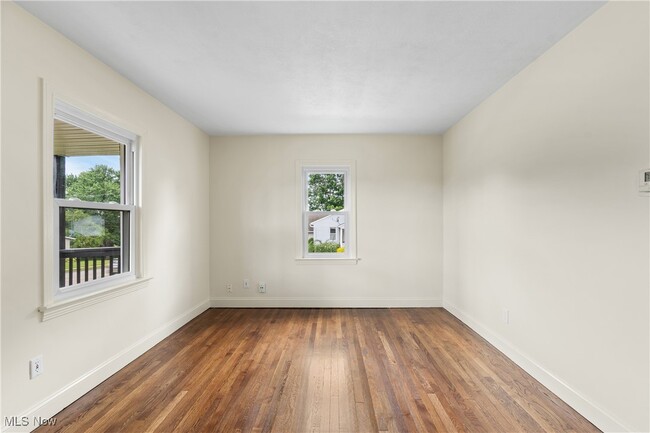 Building Photo - 203 Robinson Ave