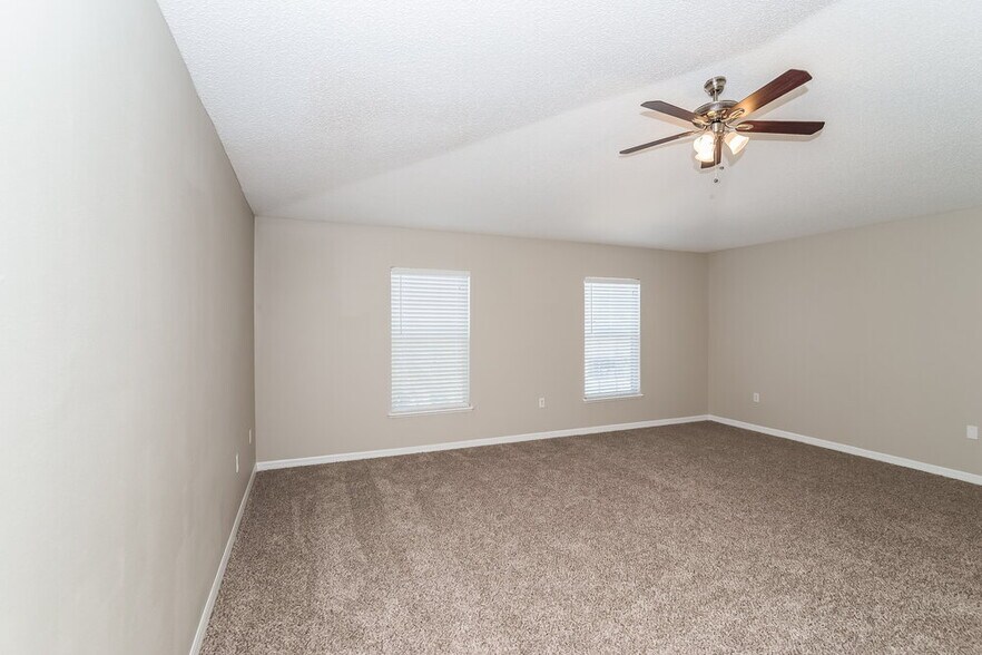 Building Photo - 3017 Sunset Ridge Dr