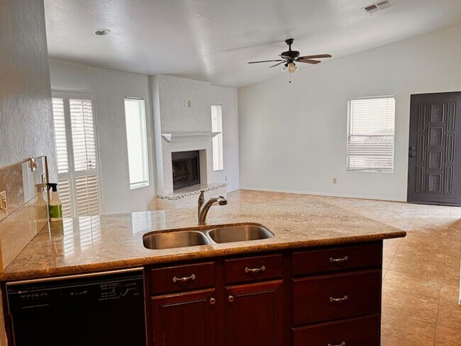 Building Photo - 2+ Mesa Rental