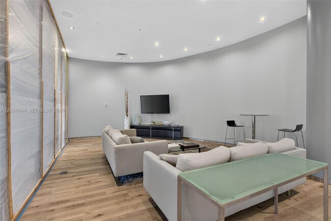 Building Photo - 10275 Collins Ave