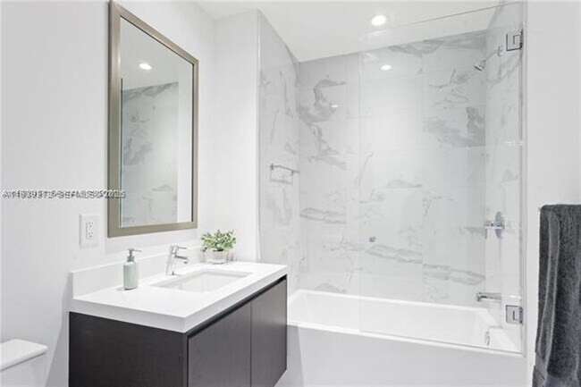 Building Photo - 851 NE 1st Ave