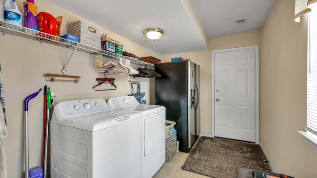 Building Photo - 5496 Stoney Pl S