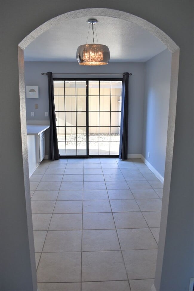 Building Photo - 422 Florin Rd