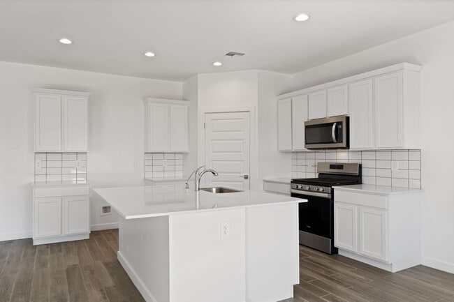 Building Photo - 12437 W Old Farm Dr