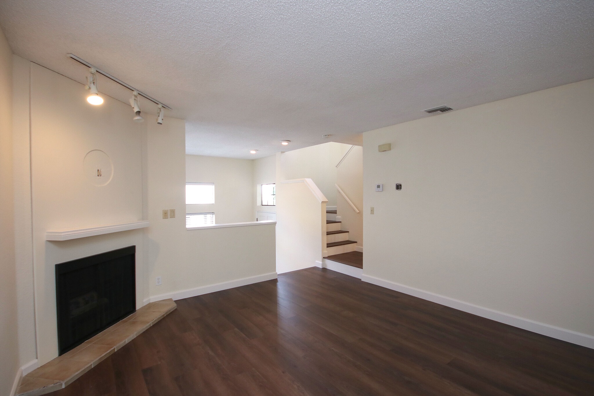 Building Photo - 416 N Bushnell Ave