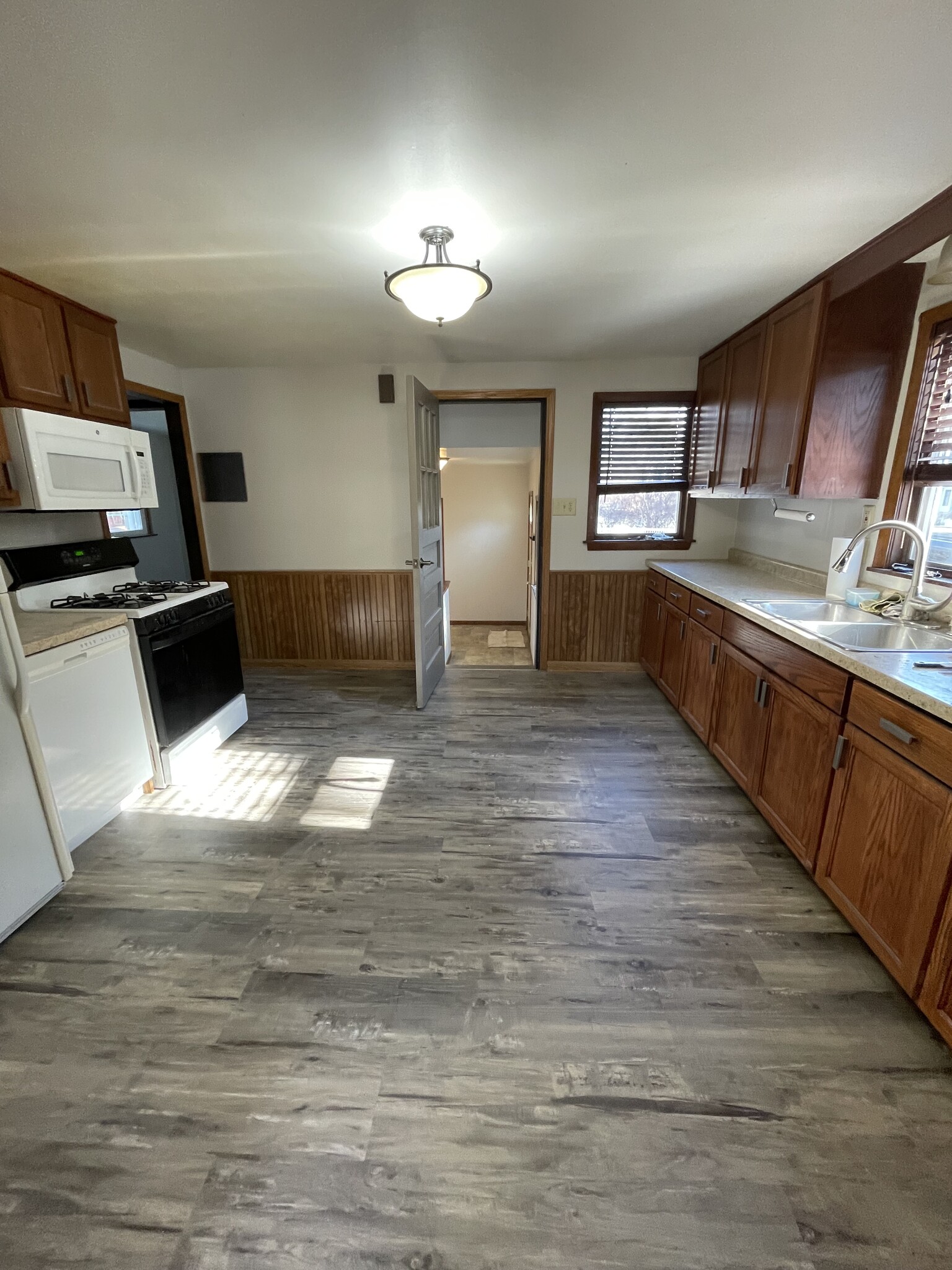 Kitchen - 1122 Forest Ave