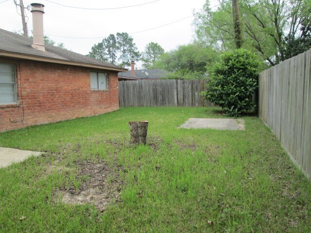 Building Photo - 811 Whispering Pine Dr
