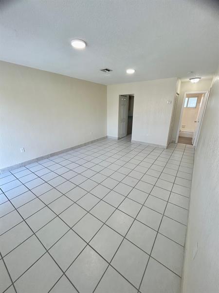 Building Photo - 7421 Venetian St