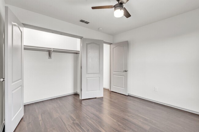 Building Photo - 204 Welland Dr