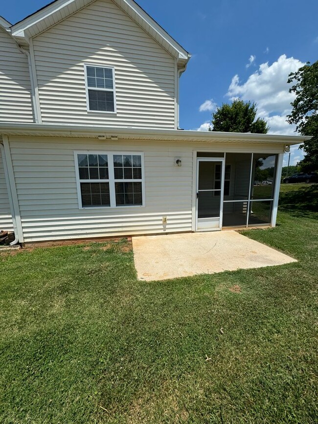 Building Photo - 129 Clusters Cir