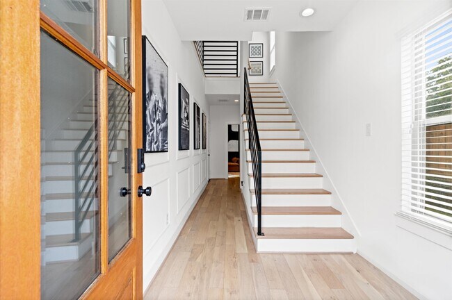 Building Photo - 2717 Drew St