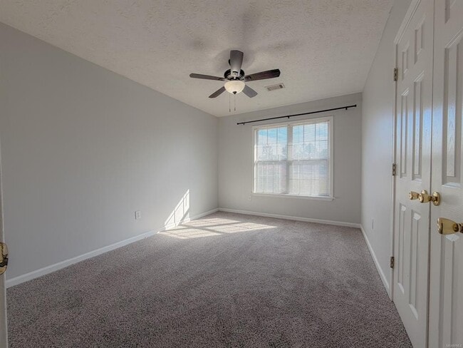 Building Photo - 905 Daisy Ct