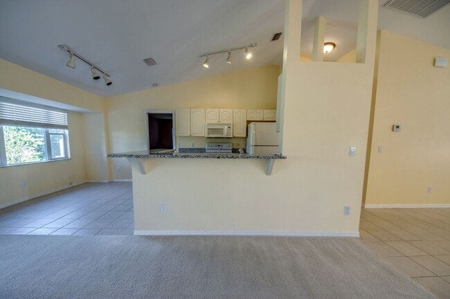 Building Photo - COMING SOON! 3 bedroom 2 bathroom single f...