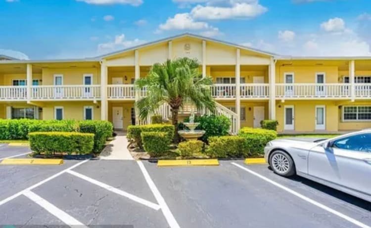 Building Photo - 700 SE 7th Ave