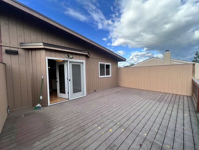 Building Photo - 3924 Cosmos Dr