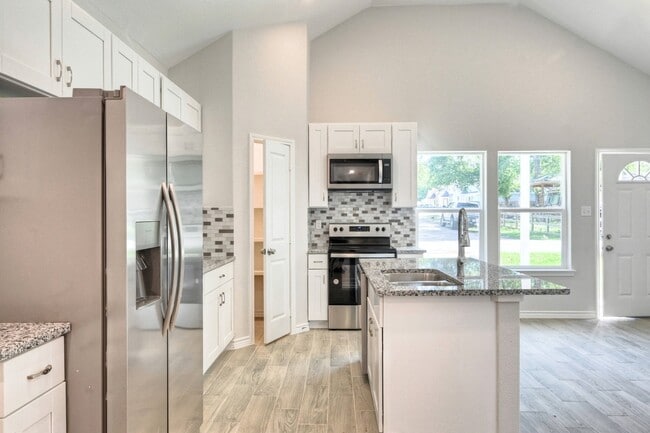 Building Photo - 9824 Arbor Oak