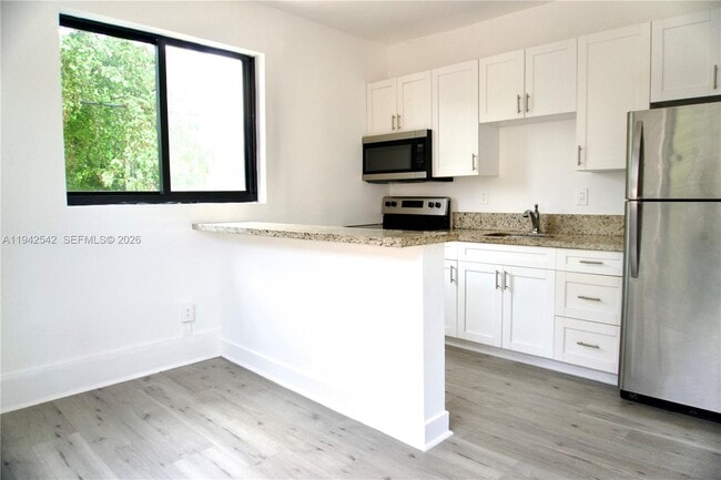 Building Photo - 337 SW 5th Ave