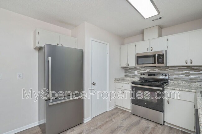 Building Photo - 126 Camellia Pl
