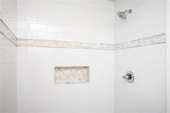 Building Photo - 4303 Pine Heights Dr NE