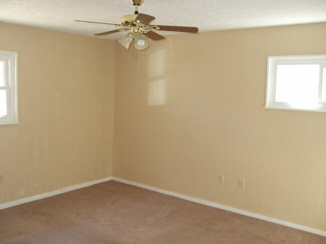 Building Photo - 626 Meadowview Dr