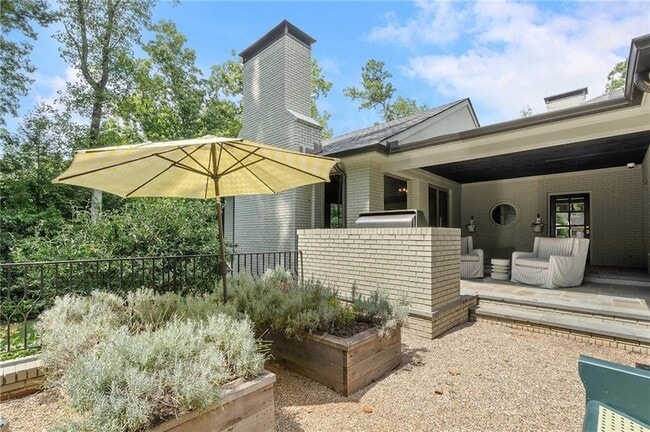 Building Photo - 3612 Castlegate Dr NW