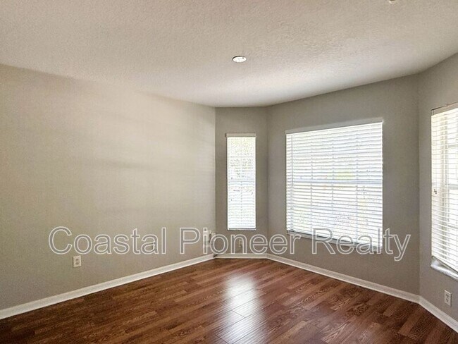 Building Photo - 2345 Roanoke Springs Dr