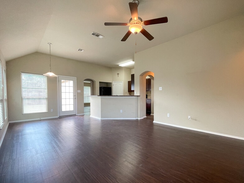Building Photo - 10304 Walley Way