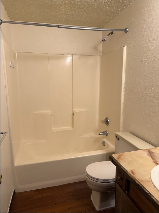 Building Photo - Charming 2 Bed, 1 Bath Home Near OCCC!